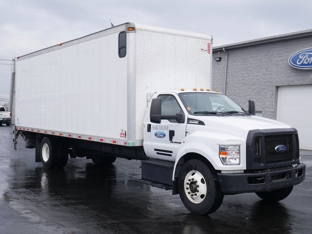 2022 Ford F-750SD Base DRW Dry Freight Body w/Sleeper