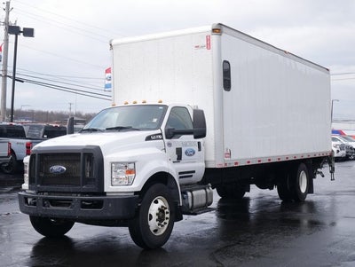 2022 Ford F-750SD Base DRW Dry Freight Body w/Sleeper