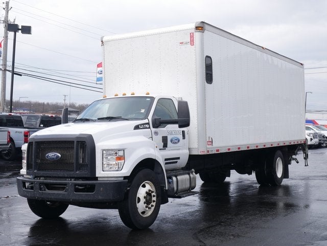2022 Ford F-750SD Base DRW Dry Freight Body w/Sleeper