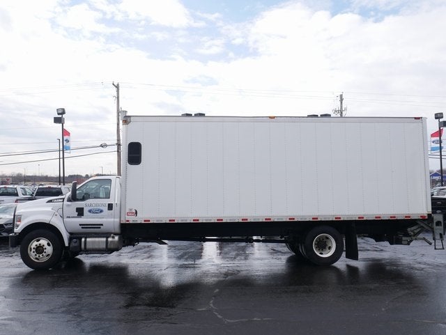 2022 Ford F-750SD Base DRW Dry Freight Body w/Sleeper