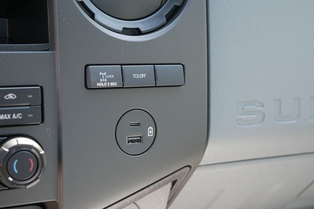 2027 Ford F-750SD Base DRW