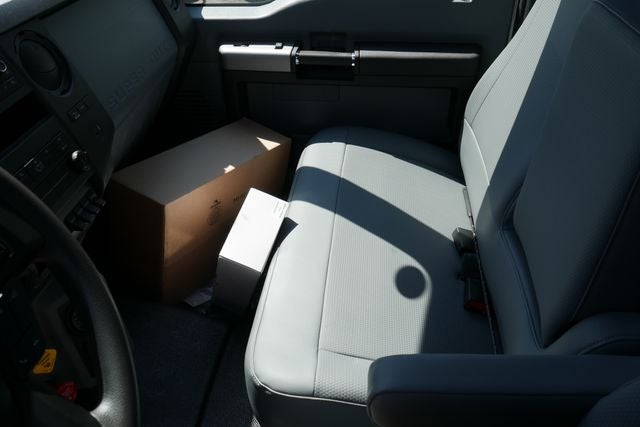 2027 Ford F-750SD Base DRW