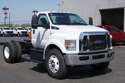 2027 Ford F-750SD Base DRW