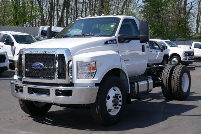 2027 Ford F-750SD Base DRW