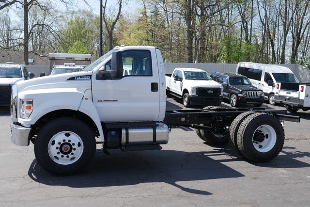 2027 Ford F-750SD Base DRW