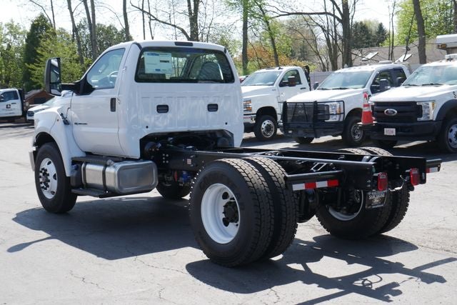2027 Ford F-750SD Base DRW