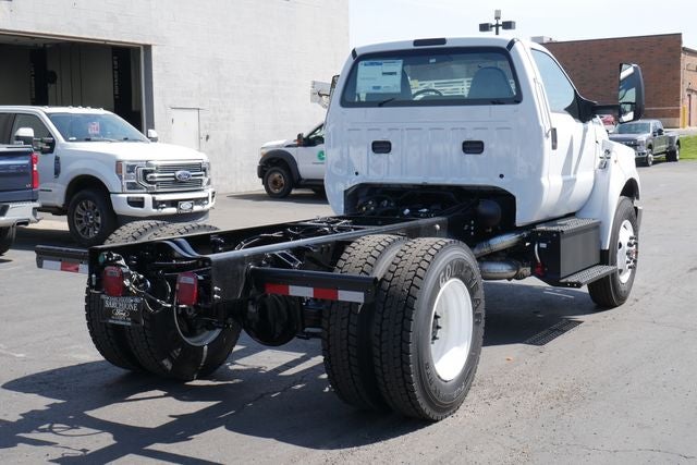 2027 Ford F-750SD Base DRW