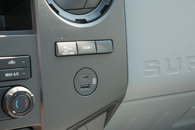 2027 Ford F-750SD Base DRW