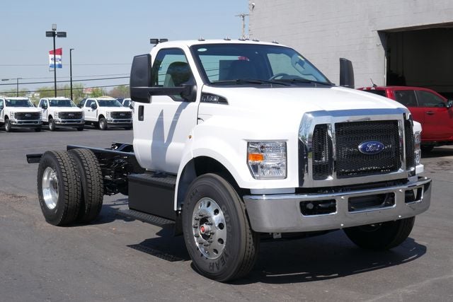 2027 Ford F-750SD Base DRW