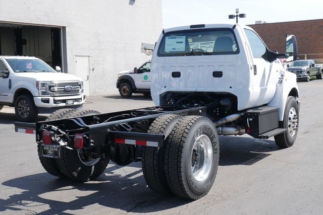 2027 Ford F-750SD Base DRW
