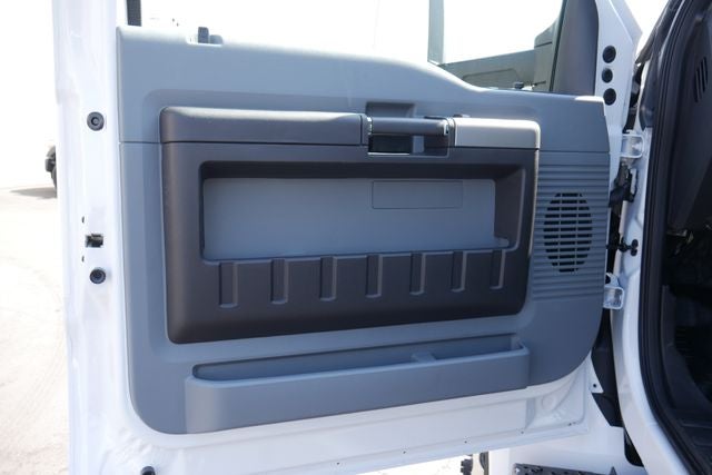 2027 Ford F-750SD Base DRW