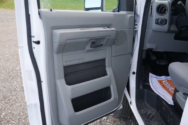 2027 Ford E-450SD Base DRW w/Aerocell Body