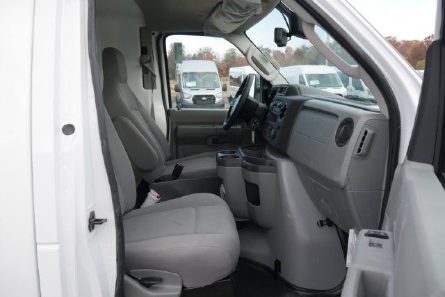 2027 Ford E-450SD Base DRW w/Aerocell Body