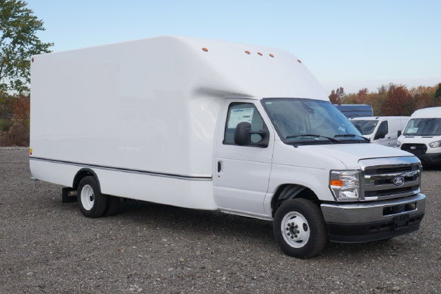 2027 Ford E-450SD Base DRW w/Aerocell Body