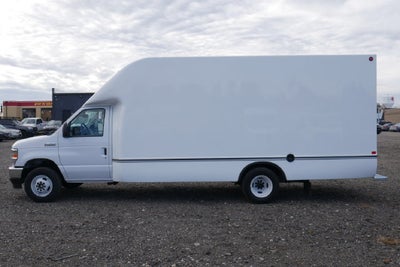 2027 Ford E-450SD Base DRW w/Aerocell Body