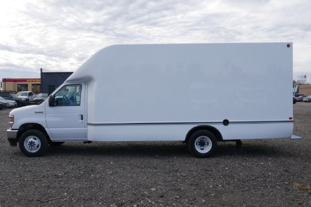 2027 Ford E-450SD Base DRW w/Aerocell Body