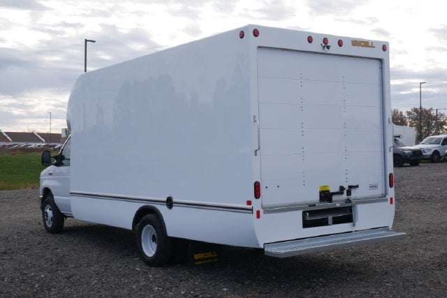 2027 Ford E-450SD Base DRW w/Aerocell Body