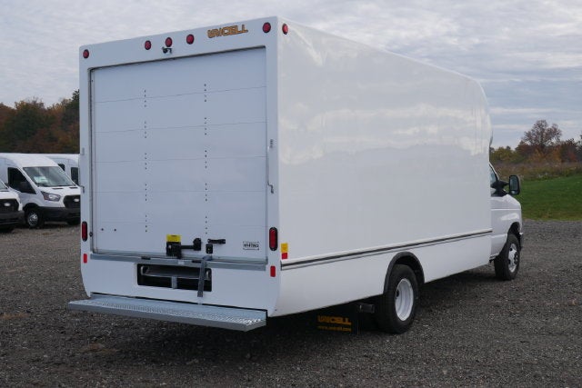 2027 Ford E-450SD Base DRW w/Aerocell Body
