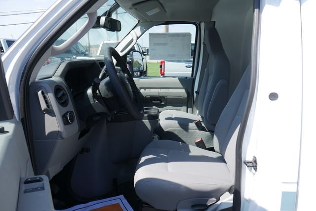 2027 Ford E-450SD Base DRW w/Aerocell Body