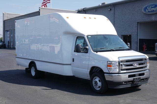 2027 Ford E-450SD Base DRW w/Aerocell Body