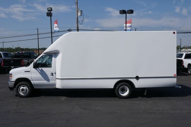 2027 Ford E-450SD Base DRW w/Aerocell Body