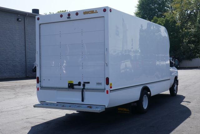 2027 Ford E-450SD Base DRW w/Aerocell Body