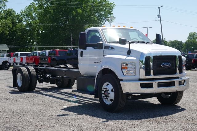 2025 Ford F-750SD Base