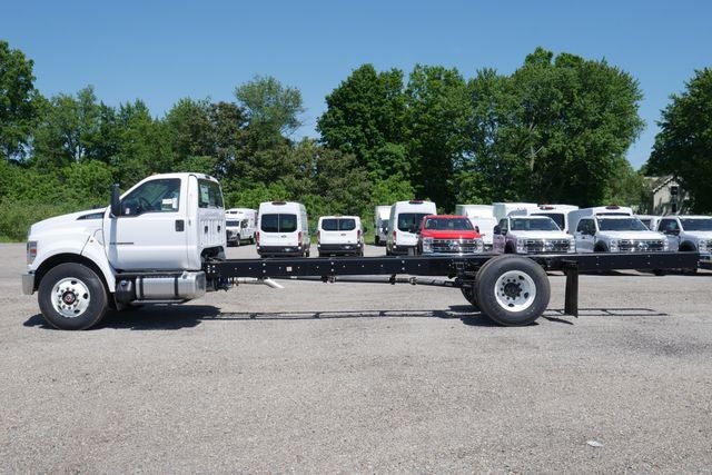 2025 Ford F-750SD Base