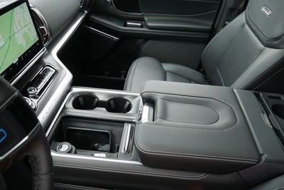 2027 Ford Expedition Platinum Stealth Package