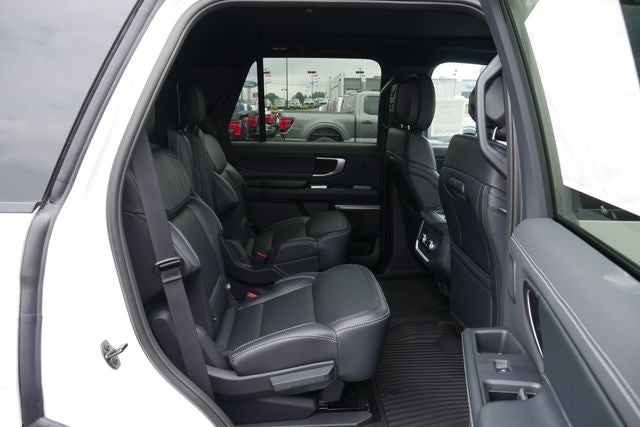 2027 Ford Expedition Platinum Stealth Package