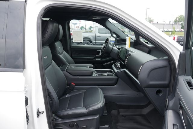 2027 Ford Expedition Platinum Stealth Package