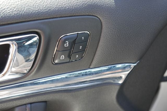 2013 Lincoln MKS Base