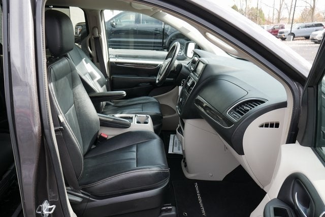2015 Chrysler Town & Country Touring