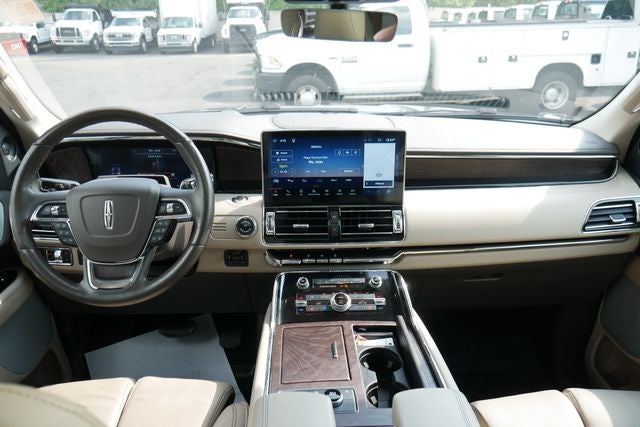2022 Lincoln Navigator L Reserve