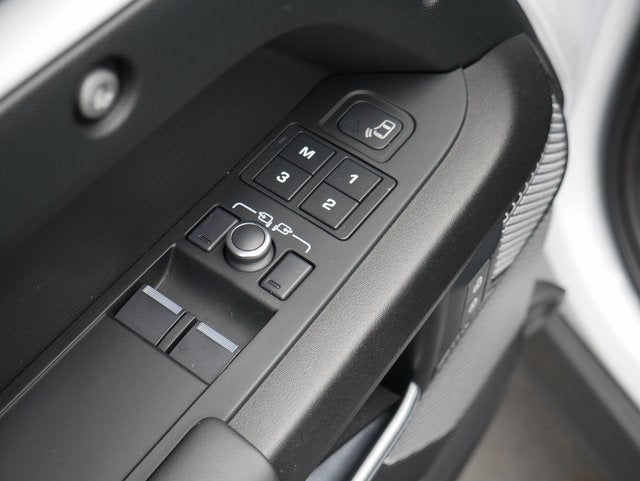 2023 Land Rover Defender 90 Carpathian Edition