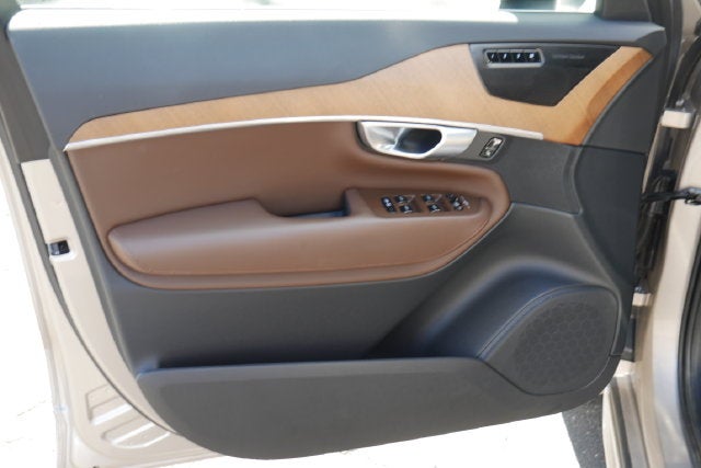 2024 Volvo XC90 B6 Plus Bright Theme