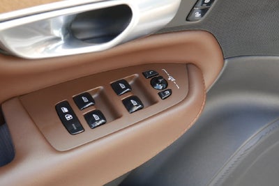2024 Volvo XC90 B6 Plus Bright Theme