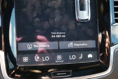 2024 Volvo XC90 B6 Plus Bright Theme