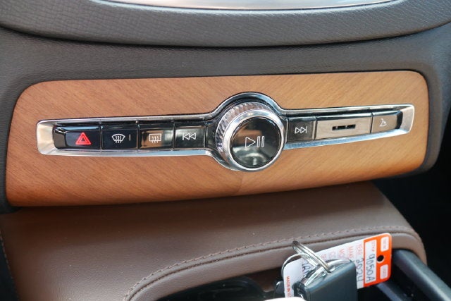 2024 Volvo XC90 B6 Plus Bright Theme