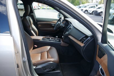 2024 Volvo XC90 B6 Plus Bright Theme