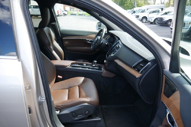 2024 Volvo XC90 B6 Plus Bright Theme